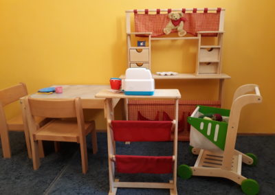 Children's group room: store and sitting group