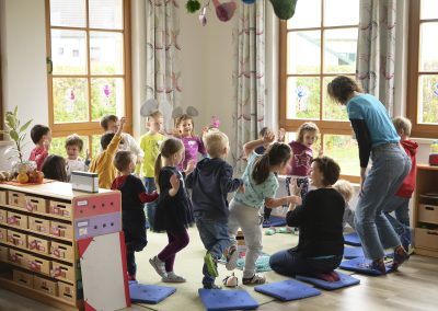 Children doing the circle dance