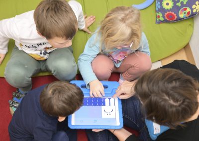 Children together on the tablet